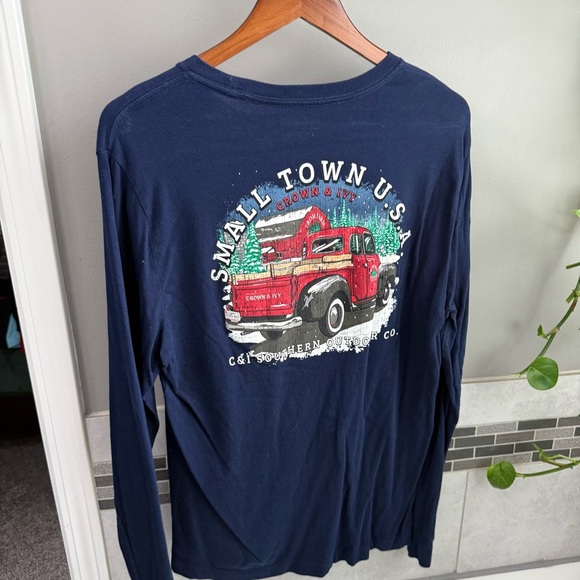 Crown & Ivy Christmas t-shirt - Picture 1 of 4